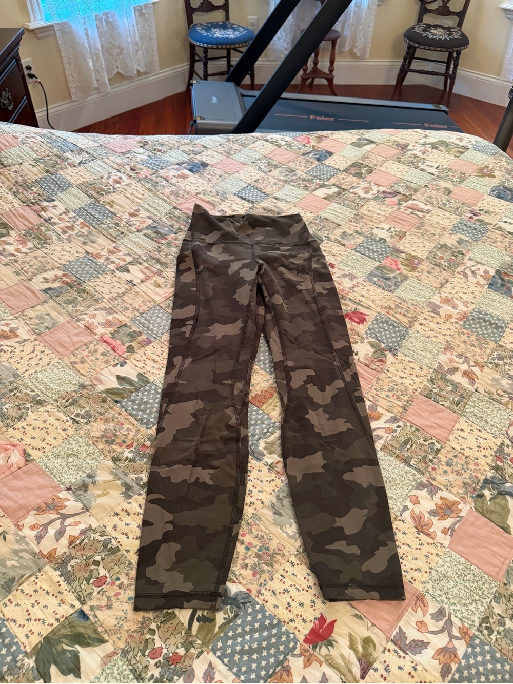 LULULEMON ALIGN HIGH RISE LEGGINGS 25” SIZE 4 GREEN CAMO